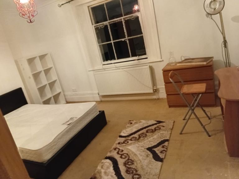 Newly Refurbished Double Room in Sydenham – £999pcm | Great Transport Links! 🏡(SE26 4EQ)