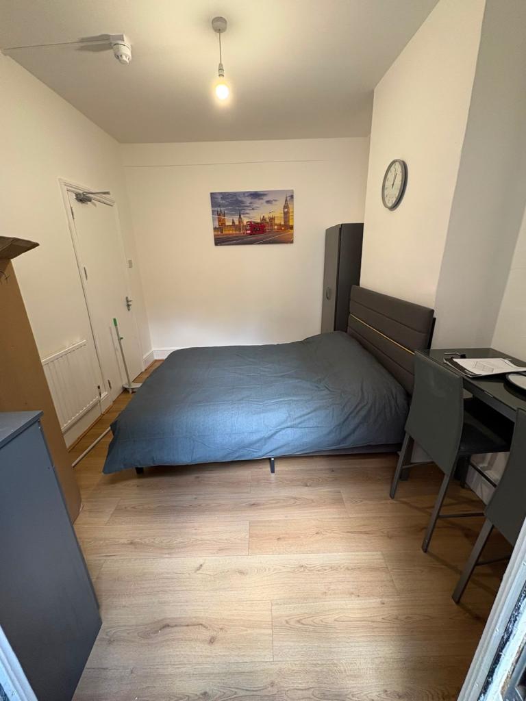 Spacious double room for a single occupant (N15)