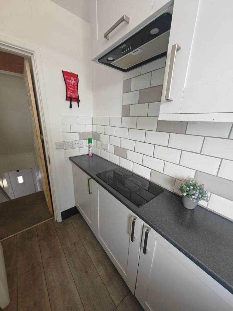 🏡 Furnished 2-Bedroom Flat  to Rent – Rushden, NN10 9QG