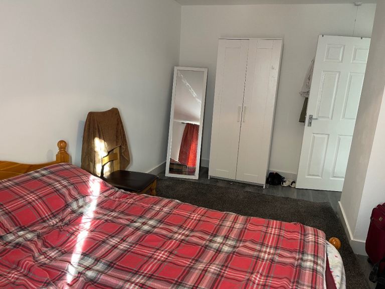 Rooms near to JLR, Hospital (CV3)