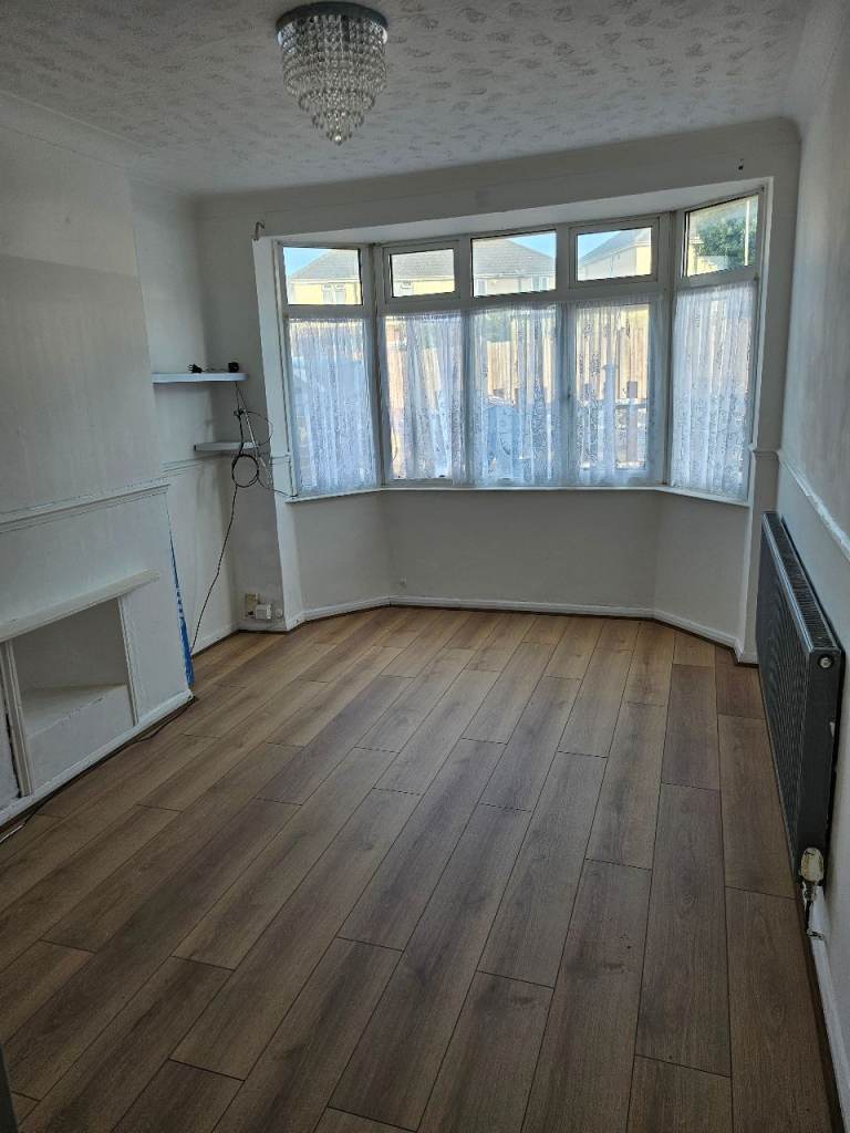 Spacious Two bedroom En-terraced house to let - Chatham ME4
