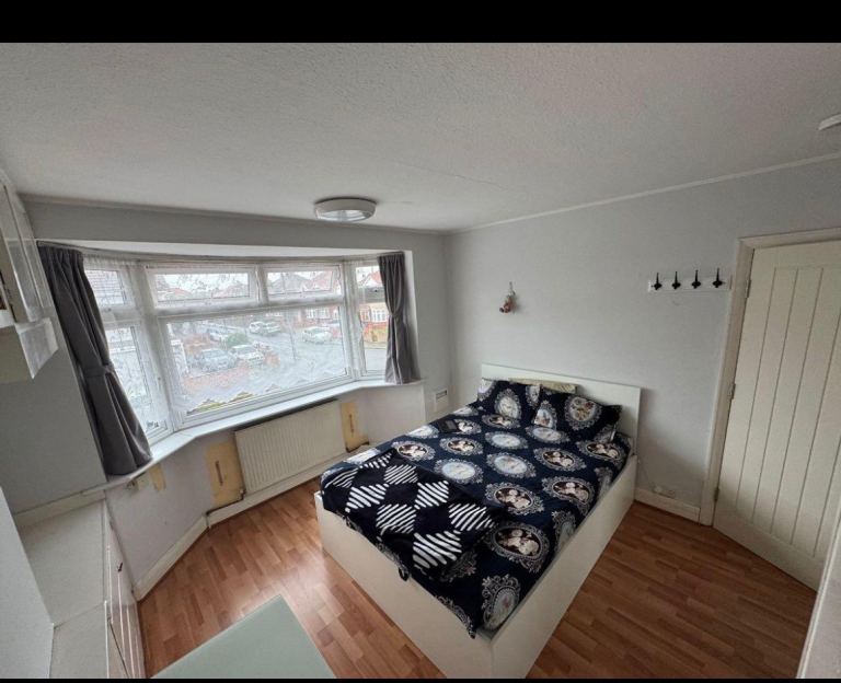 Spacious Double room Available Heathrow, London £800pm