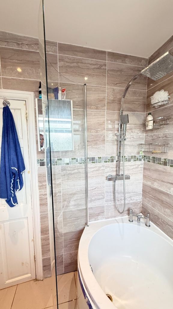 1 Single 1 double Room to Rent at Rowan avenue, Hove BN3 7JH