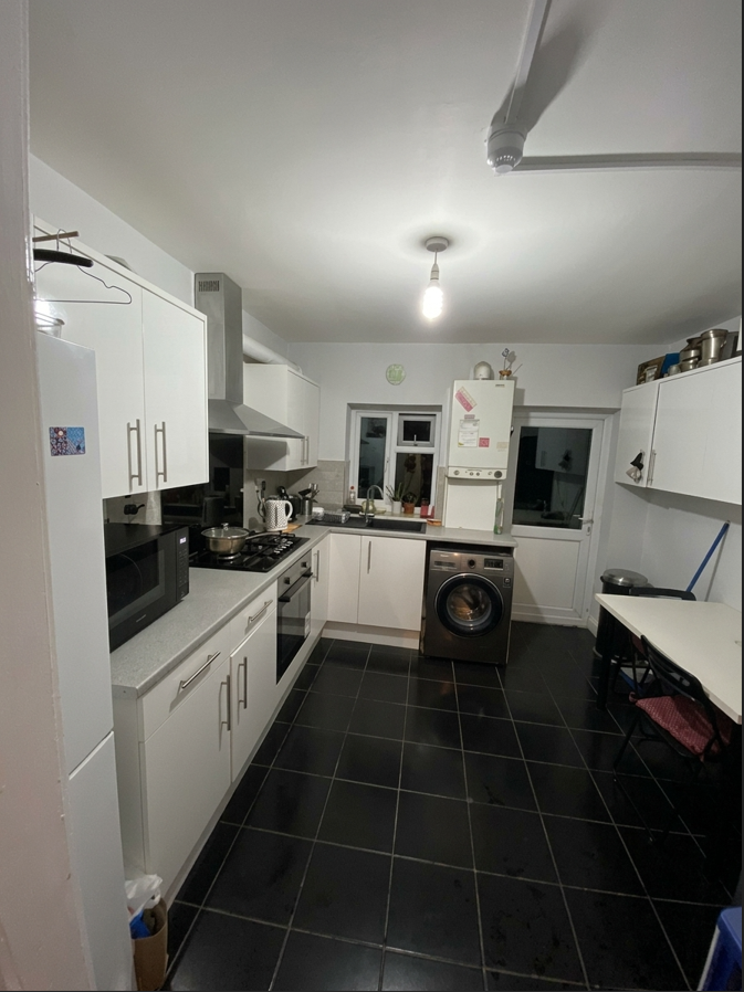 🏡 LUXURIOUS LARGE EN-SUITE ROOM Female accommodation | E17 8JE