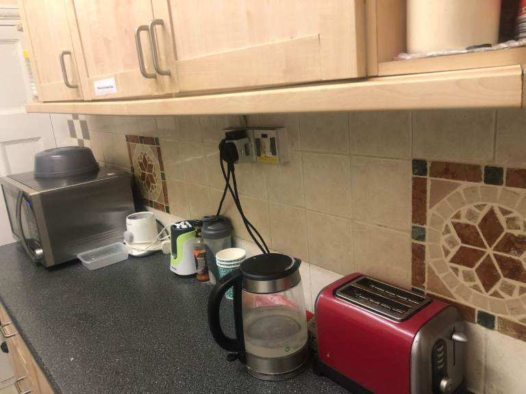 Good Sized Double room in Gants Hill (Central line) (IG2 6TP)