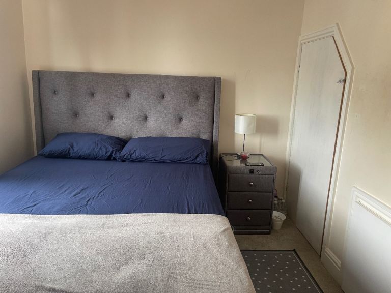 Double bedroom at Dominion dr, Romford, London RM5 2QP