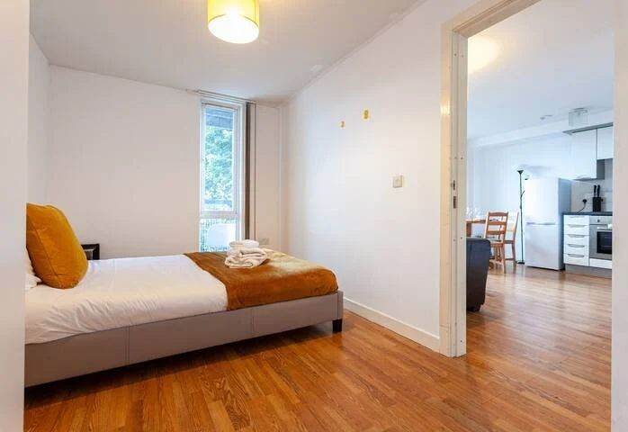 Double Room Available in Trinity Court, (M15 6AR)