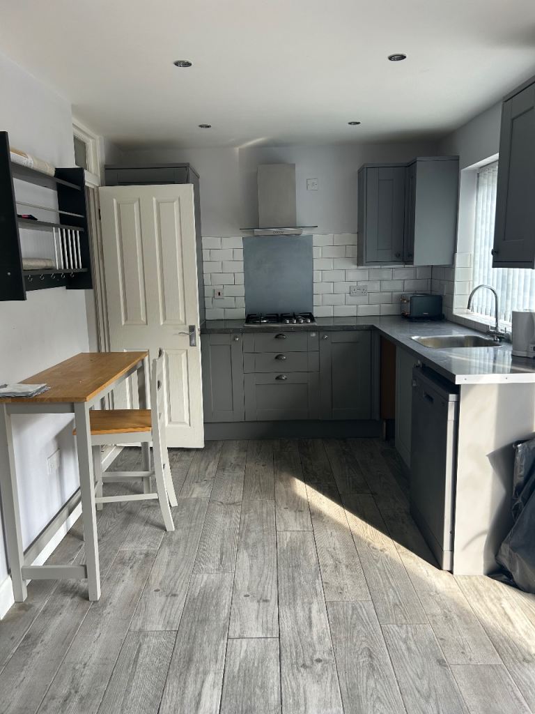 🏡 Furnished Double Room in East Ham, E6 2BW | £800 PCM | All Bills Included