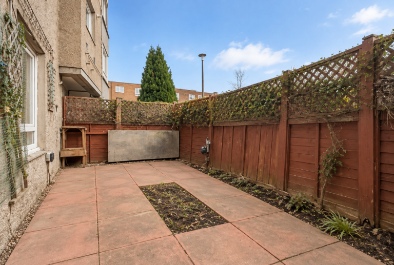 2 Bedroom Furnished Flat at Giles st, Leith, Edinburgh (EH6 6DS)