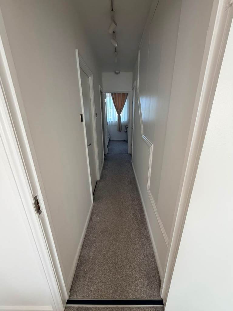 1 Bed Flat Nearby Central London 1GB/Wi-Fi & Full Kitchen (W6 8PS)