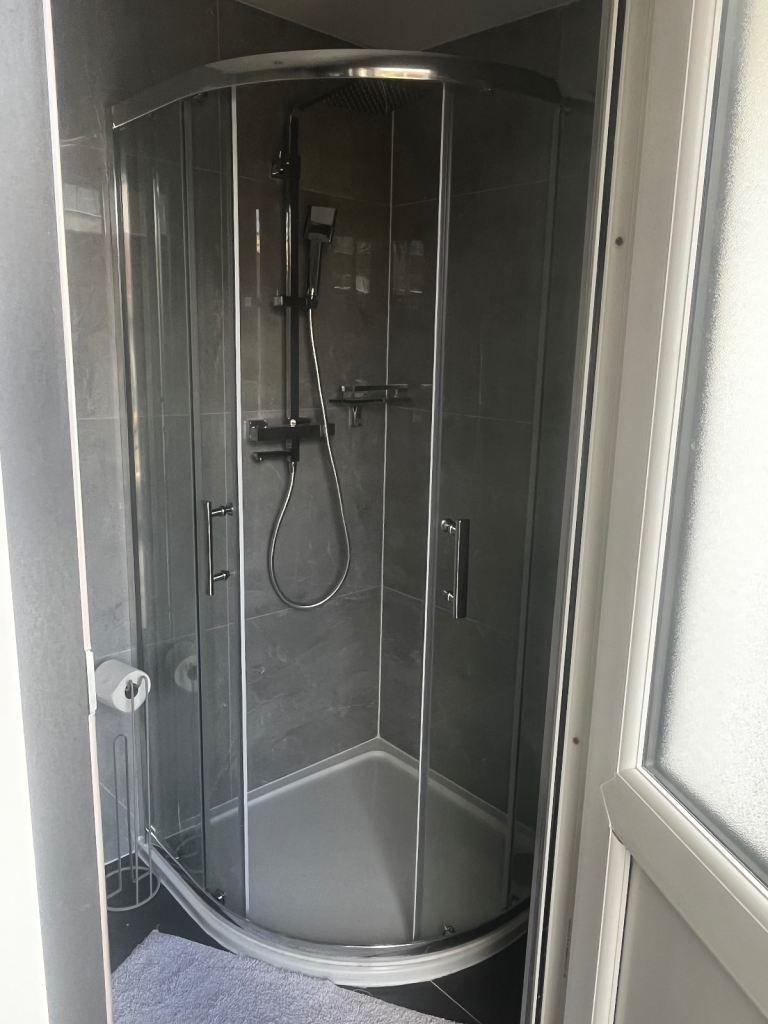 Self-contained Studio with separate entrance in Hornchurch (RM12 4DB)