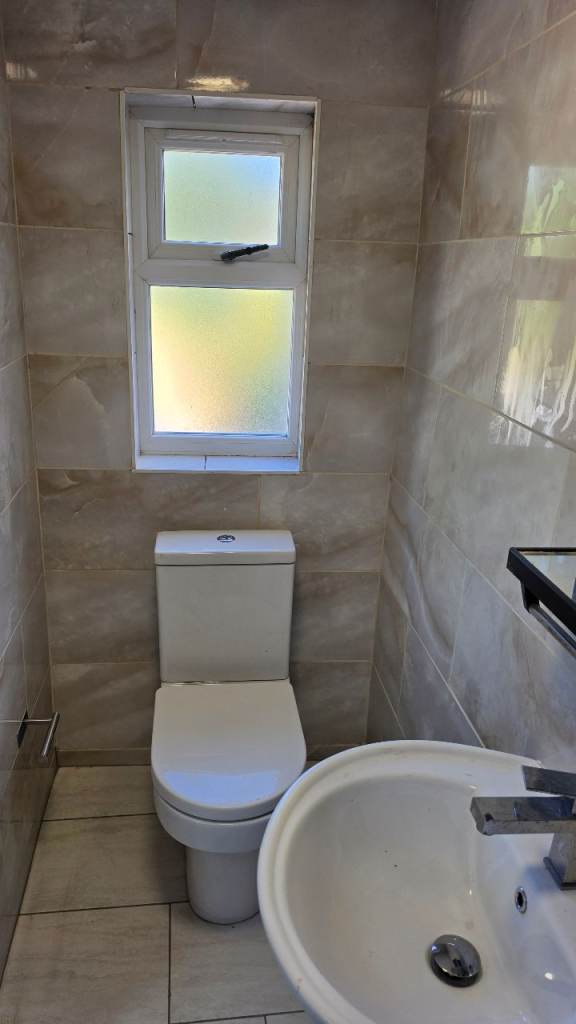 🏡 SPACIOUS DOUBLE ROOM FOR COUPLES – E13 8RT | ALL BILLS INCLUDED! ✨