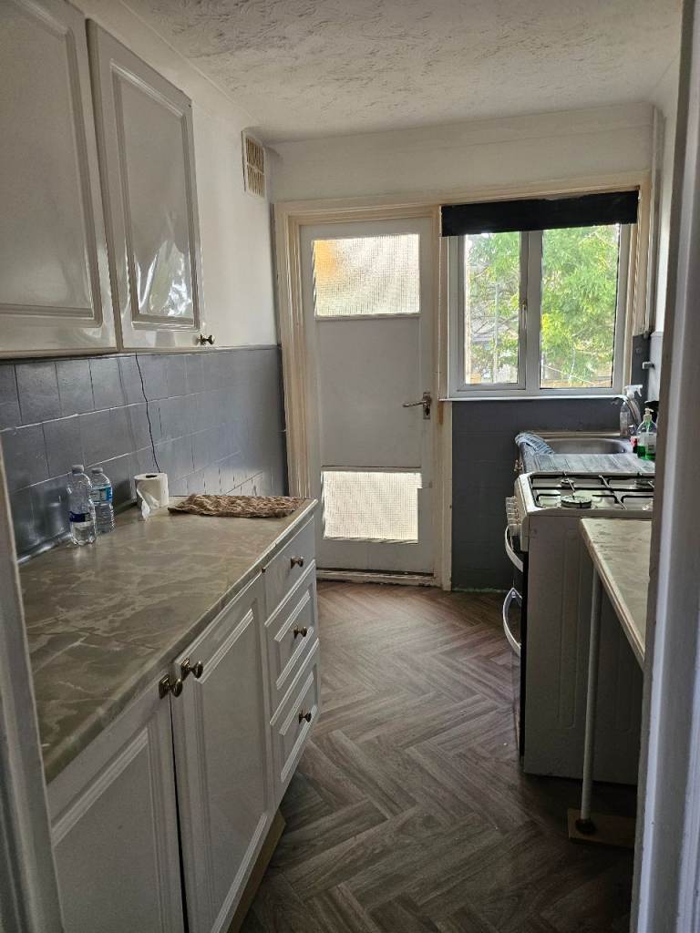 Spacious Two bedroom En-terraced house to let - Chatham ME4