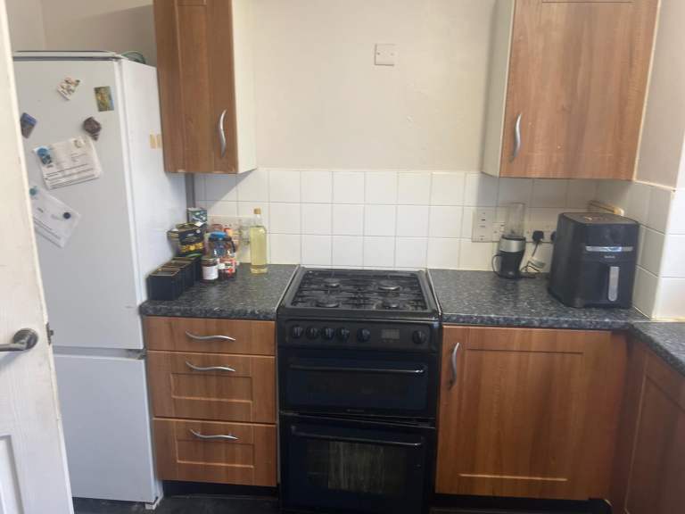 Furnished Double Room Near Elizabeth Line & Overground (E12 6UA)