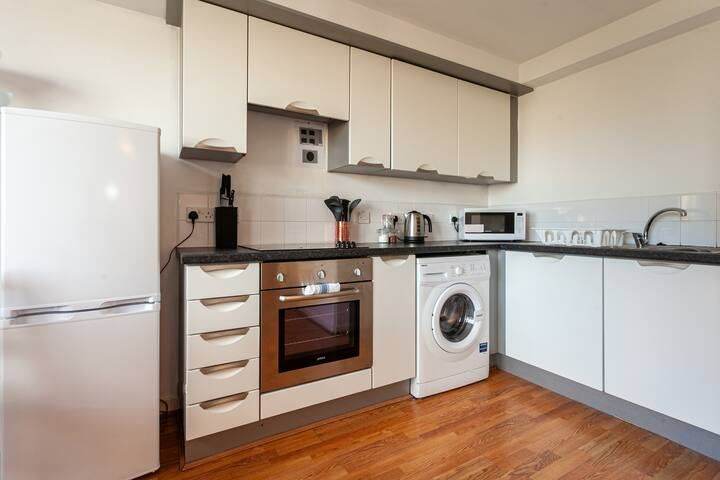 Double Room Available in Trinity Court, (M15 6AR)