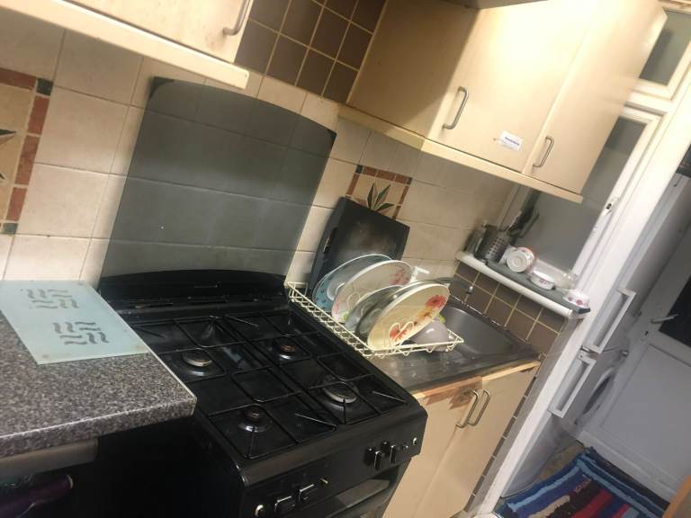 Good Sized Double room in Gants Hill (Central line) (IG2 6TP)