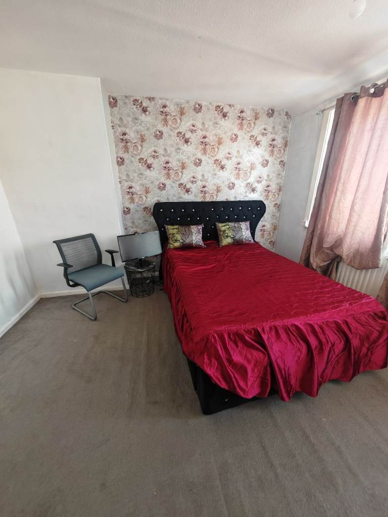 🏡 Furnished 2-Bedroom Flat  to Rent – Rushden, NN10 9QG