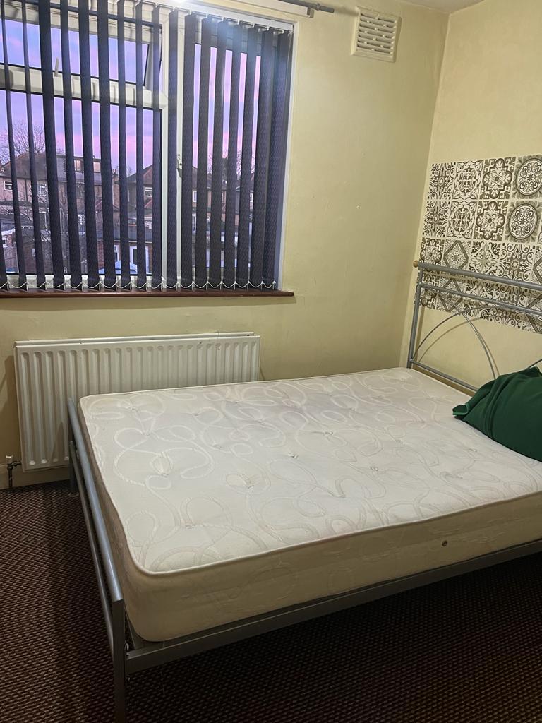 Newly Refurbished Double Rooms to Let – UB4 8DS | Couples Welcome