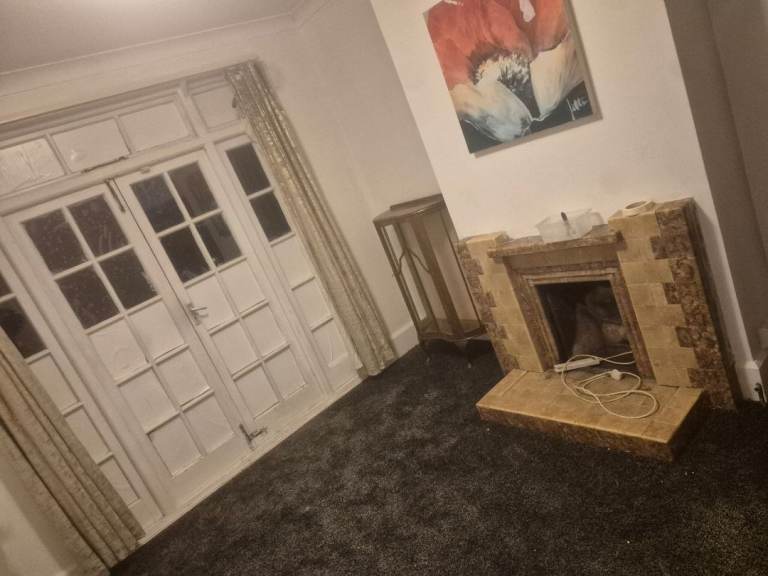 🏡 Spacious 3-Bedroom Family Home in Luton LU3 1QW – Huge Garden + 2 Living Rooms! 🌳✨