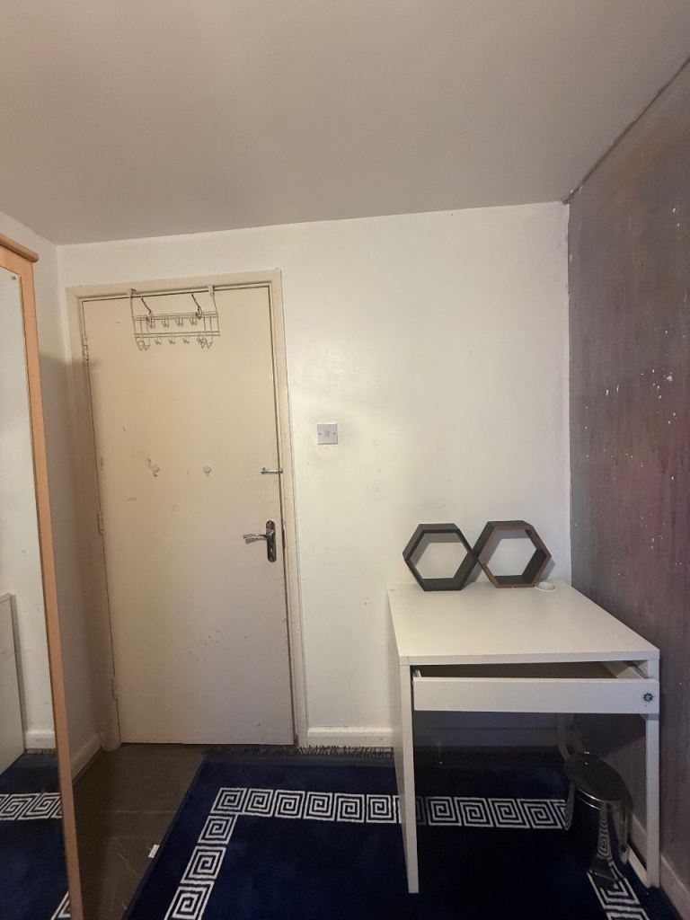 🌟 Modern Medium Room in Prime Walthamstow Location – Walk to Station | All Bills Included 🌟  📍 Location: Walthamstow, London, E17 7QZ