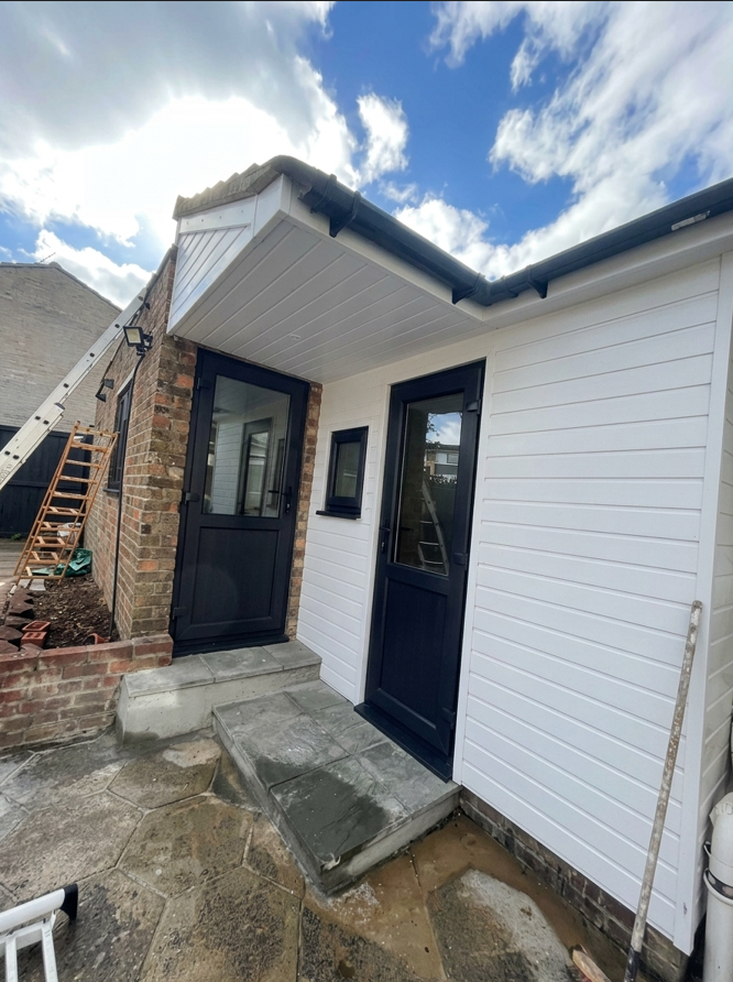 Self-contained Studio with separate entrance in Hornchurch (RM12 4DB)