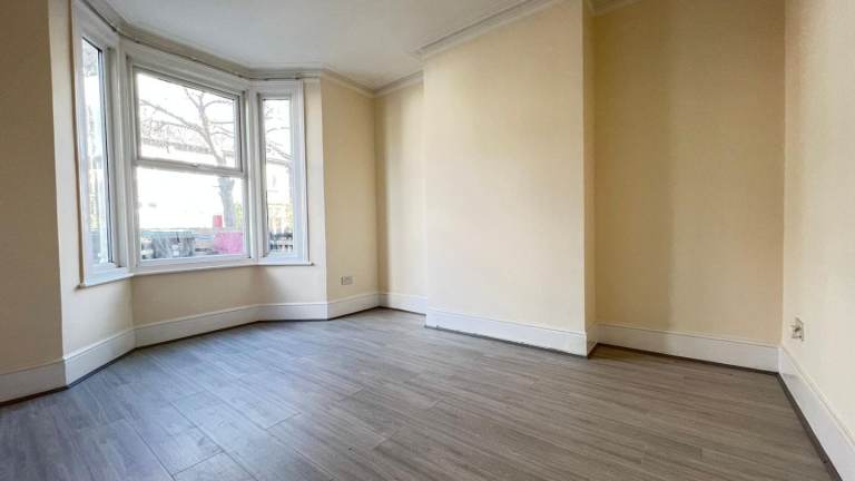 Large double room in a friendly houseshare (N17)