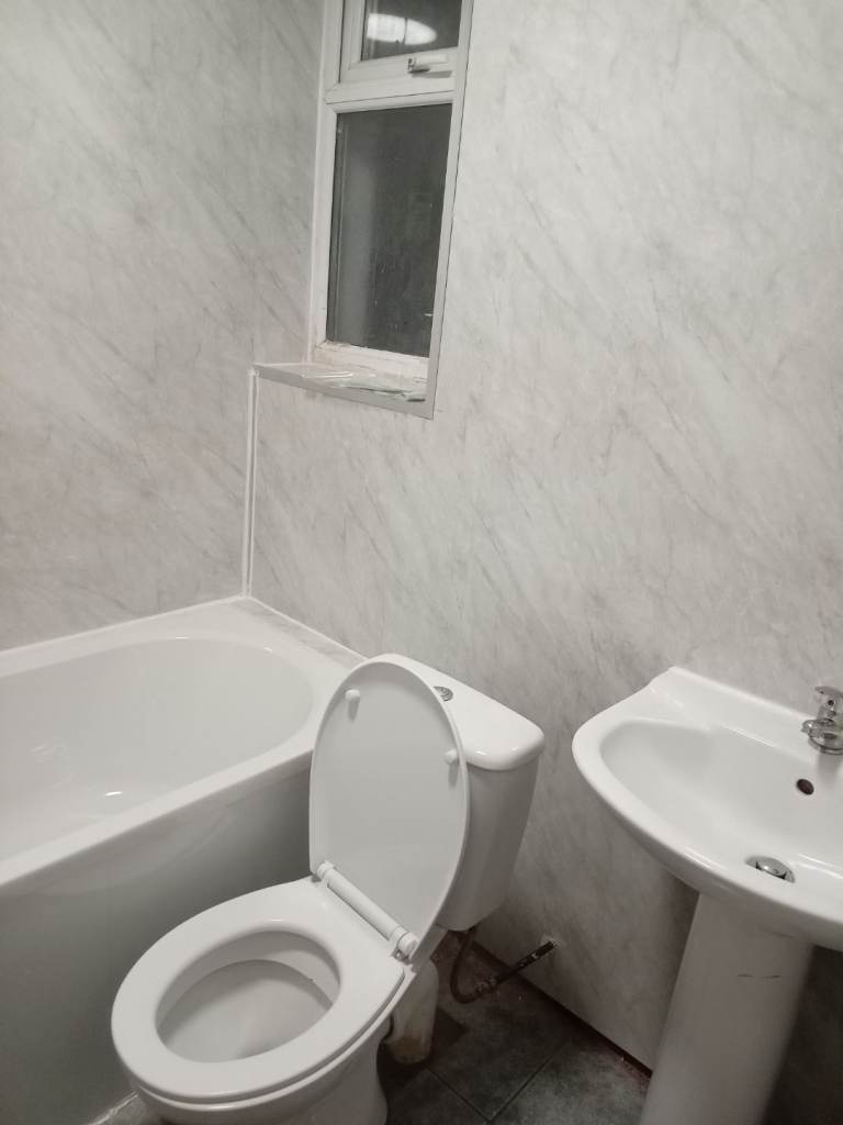Studio flat £300pp pm intinastional ok (B11 3LZ)