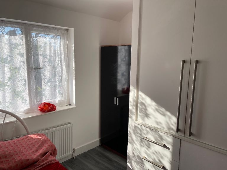 Rooms near to JLR, Hospital (CV3)