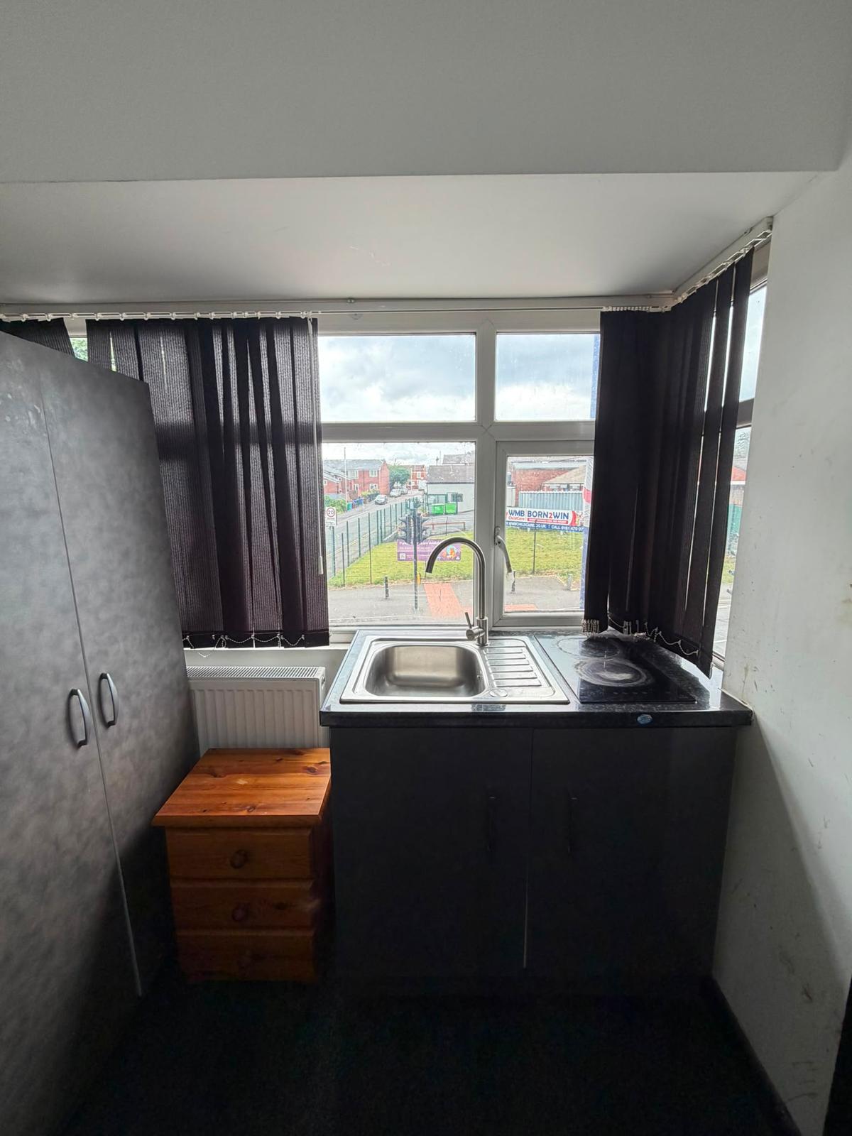 Studio is available to rent at Moston Ln M9 4HU (all bills incl)