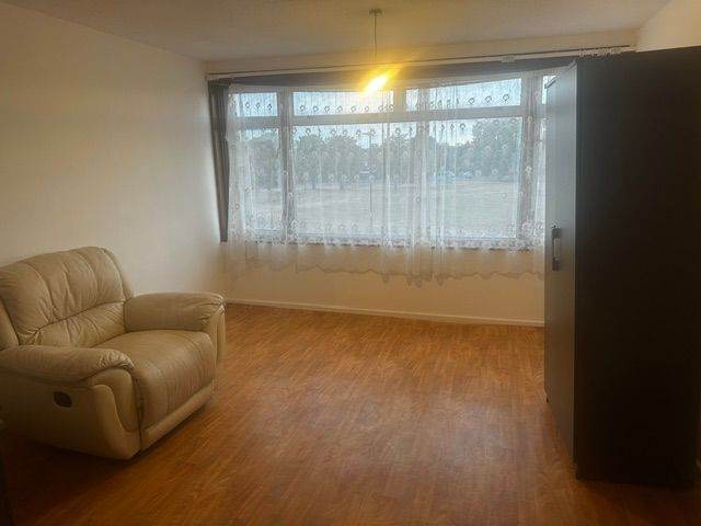 4 bed house For Rent in Mitcham CR4 1JX