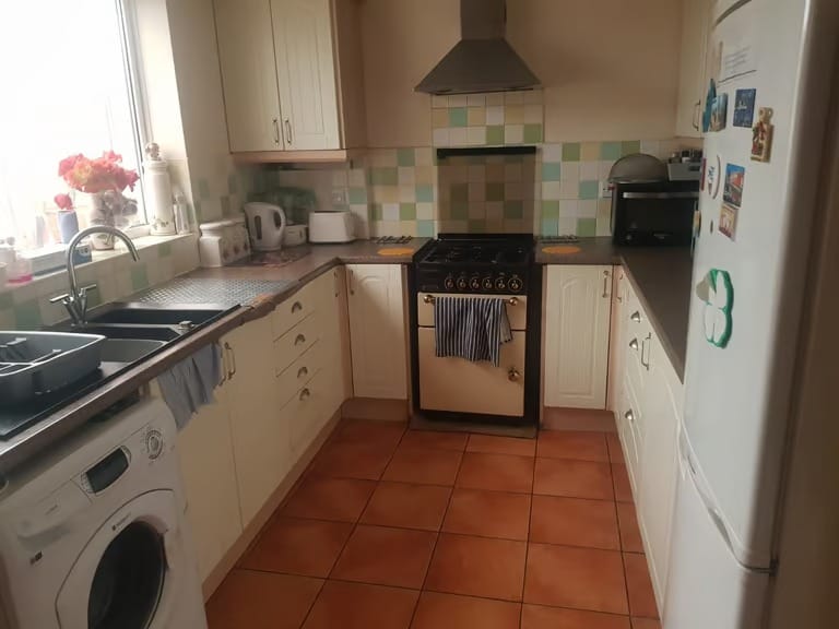 FURNISHED DOUBLE ROOM (Single person)– COSGROVE CLOSE, WESTWOOD, PETERBOROUGH PE3 7JN ✨