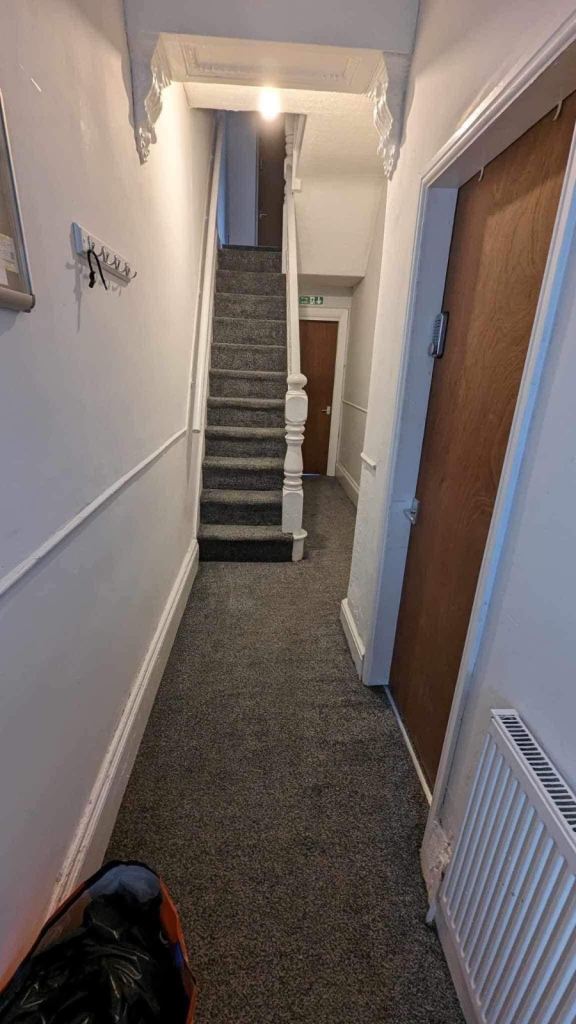 🏡✨ Large Ensuite Room in Hull HU3 2TT – £120pw | Refurbished House | Bills + Superfast Wi-Fi Included! 🏥📶