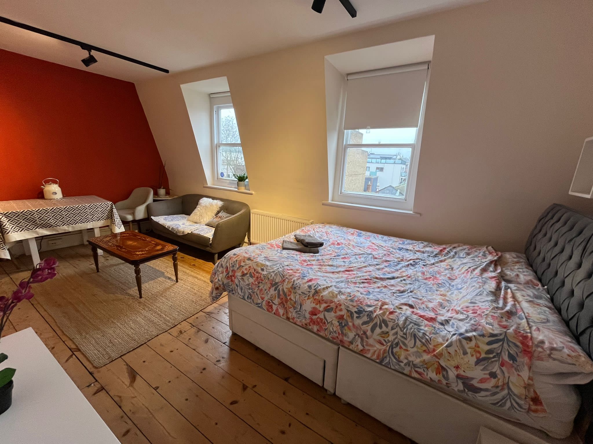Three Self-Contained Studios – Upper Street, Islington, London (N1 2XQ)