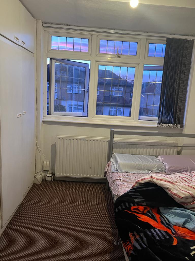 Newly Refurbished Double Rooms to Let – UB4 8DS | Couples Welcome