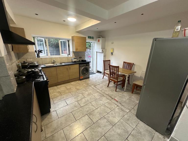 Single room- 5 mins from Seven Sisters underground (N15)