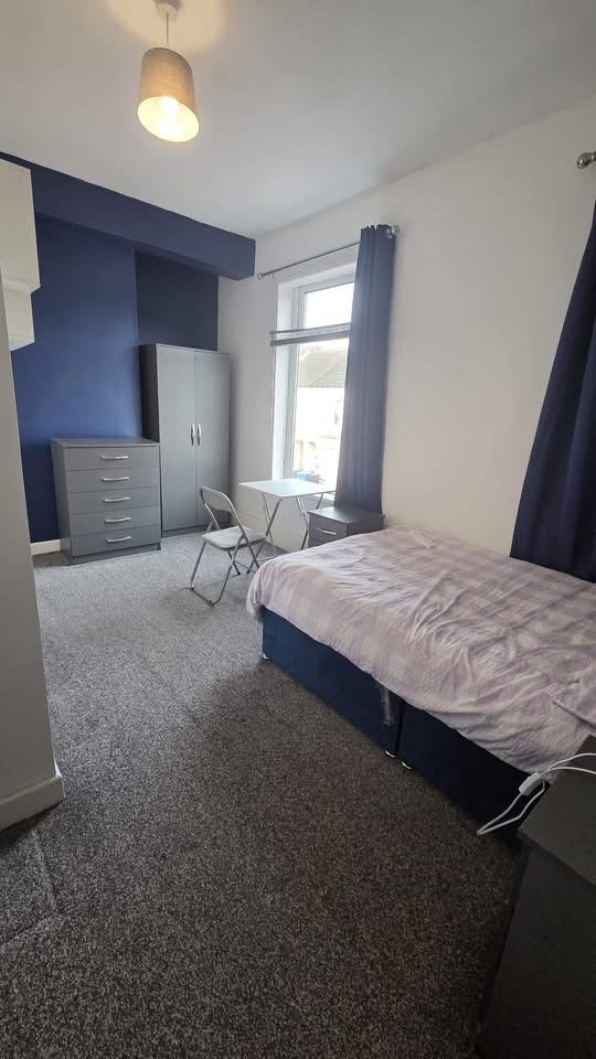 🏡✨ Large Ensuite Room in Hull HU3 2TT – £120pw | Refurbished House | Bills + Superfast Wi-Fi Included! 🏥📶