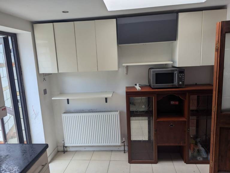 2 BED WITH 2 TOILETS , PARKING AND GARDEN NEAR ROMFORD STATION INCLUDING BILLS (RM1 2TB)