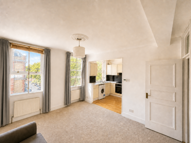 Bright 2-Bed Flat overseeing Nevern Square, Earl's Court SW5 9PD
