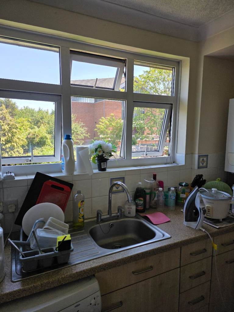 🏡 Spacious Master Bedroom in Gants Hill, IG5 0JA | £850 PCM | Available Now