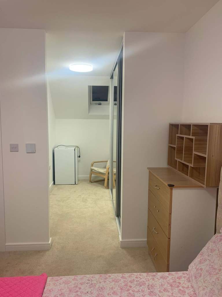 Spacious Ensuite Room for Rent – Langley, Maidston ME17