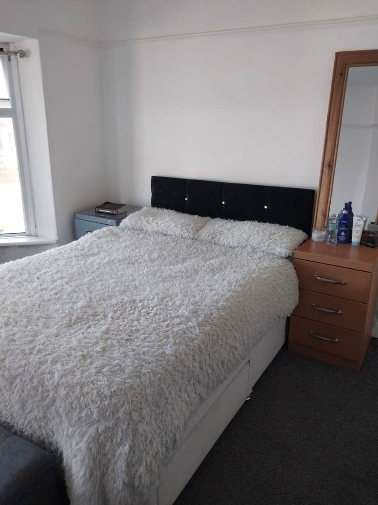 2 Double rooms are available in a 3-bed house at Keswick Rd, Blackpool FY1 5PA