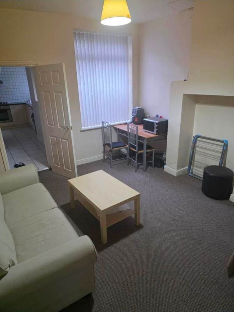 🔥 £500 DOUBLE ROOM IN RUSHOLME – FURNISHED & WIFI INCLUDED! M14 7PD  📍 Rusholme, Manchester – M14 7PD