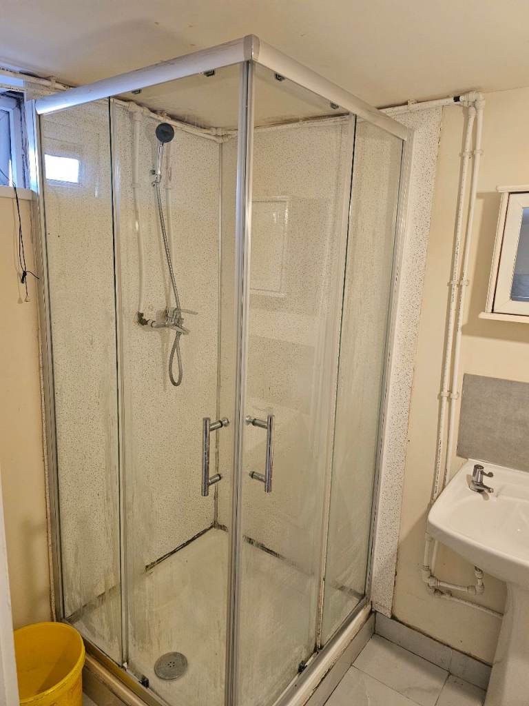 A Studio Room with BILLS INCLUSIVE in Oldham (OL9 7QY)