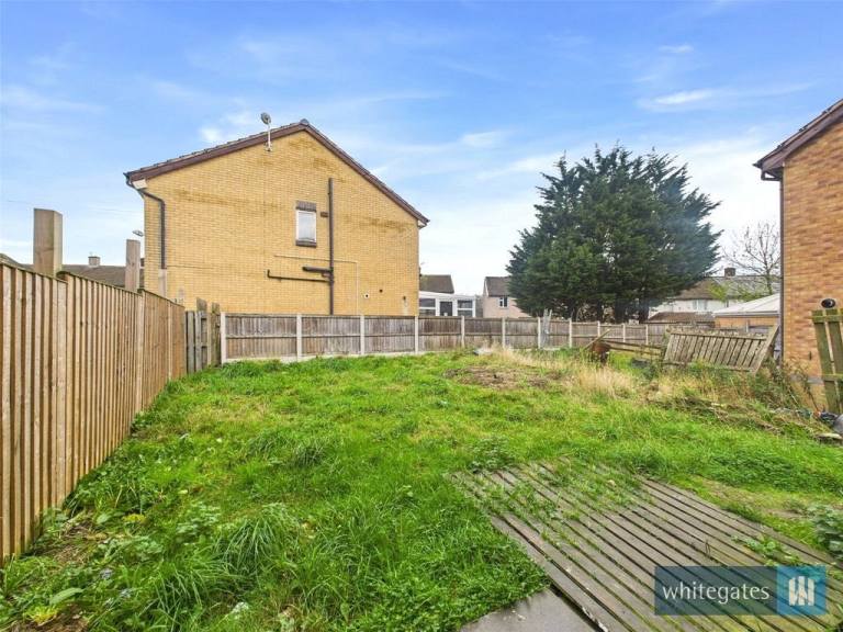 3 Bed Semi-Detached House, Eversley Drive, Bradford (BD4 0EQ)