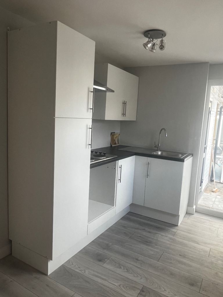 Self-contained Studio with separate entrance in Hornchurch (RM12 4DB)