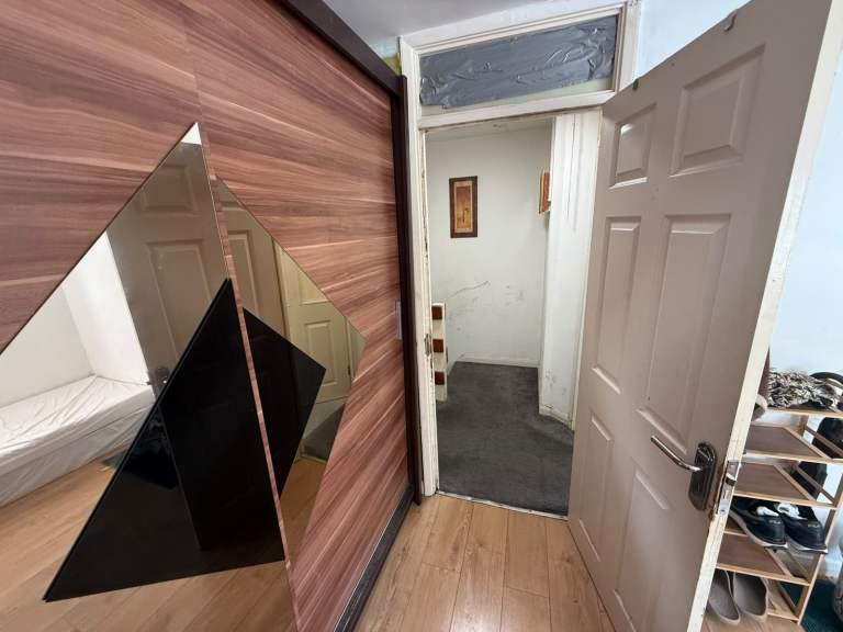 Bed space for male in a Double Room Lathom rd, EASTHAM (E6 2DY)