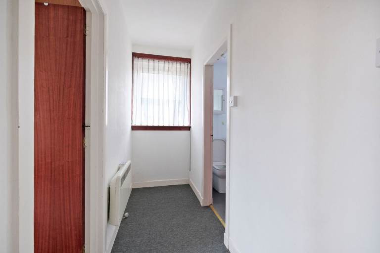 Fully furnished 2 bed upstairs flat, opposite to Aberdeen Uni, available immediately