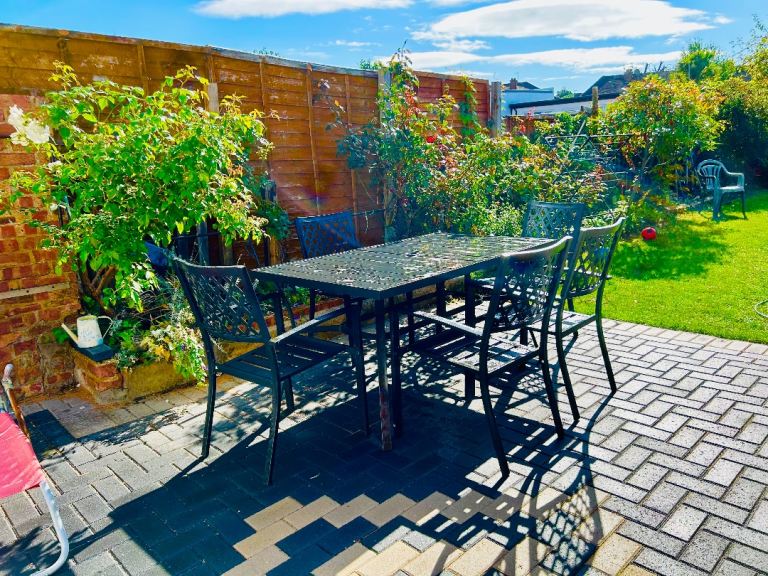 🌸 Beautiful Double Room to Let – South Harrow (HA2 9BT)