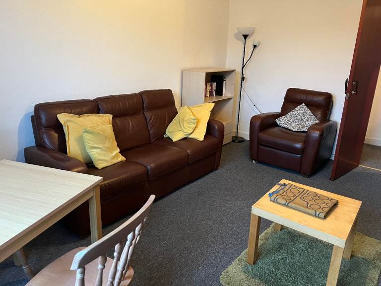 Fully furnished 2 bed upstairs flat, opposite to Aberdeen Uni, available immediately