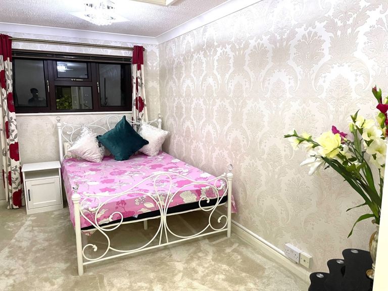 Double Room with Large En-suite (MK8 8BU)